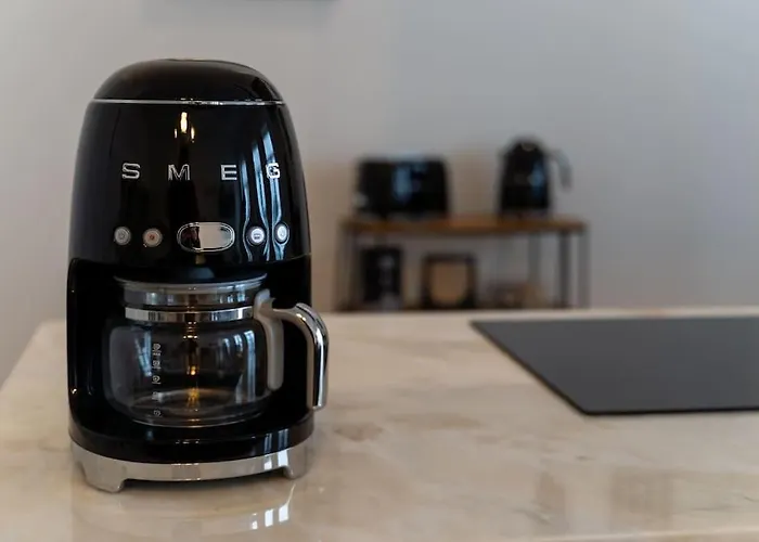 아파트 - Your Avant-garde Getaway *