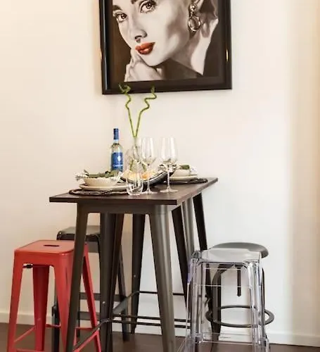 - Your Avant-garde Getaway Апартаменты